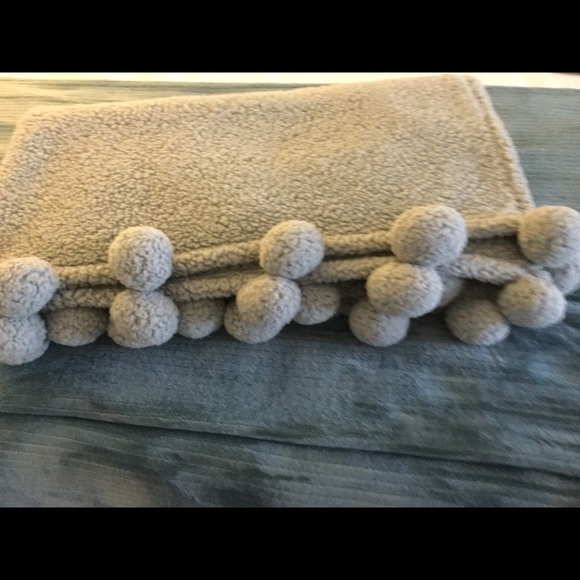Pottery Barn Teen Other - PB Teen Pom Throw
